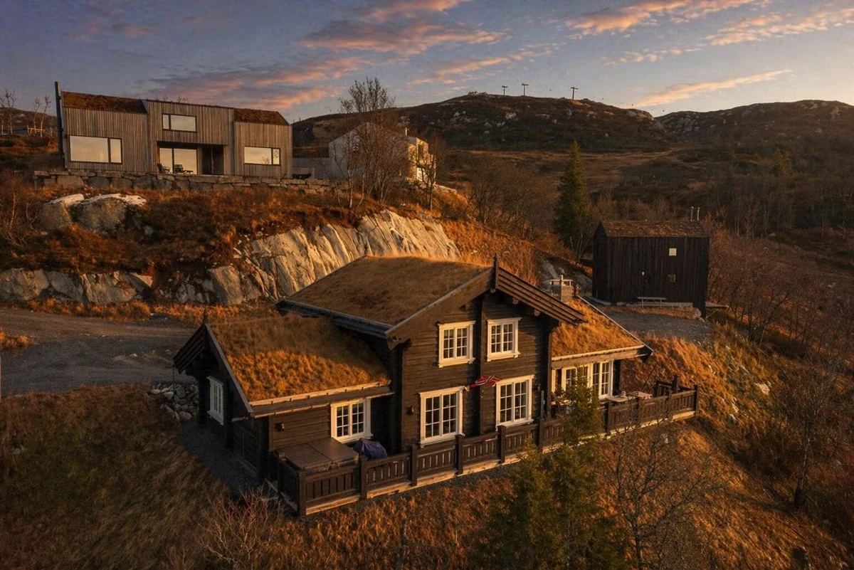 Sprudlebu at sunset in the Rauland mountain landscape