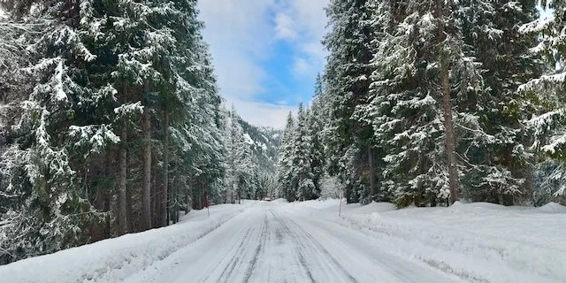 Mountain road through Telemark
